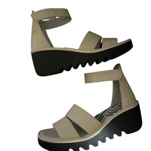 Fly London Bono290Fly Sandal in Off White 40